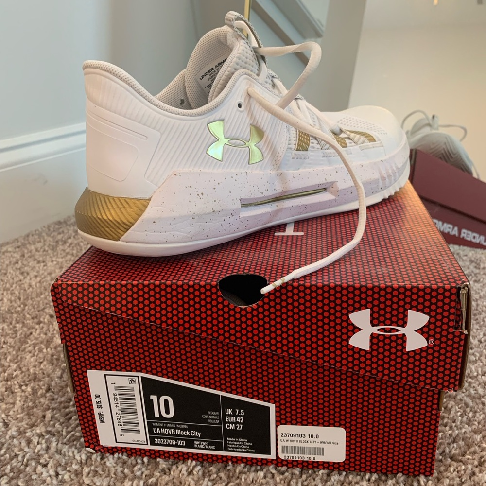 Size 10, white and gold under armor volleyball shoe